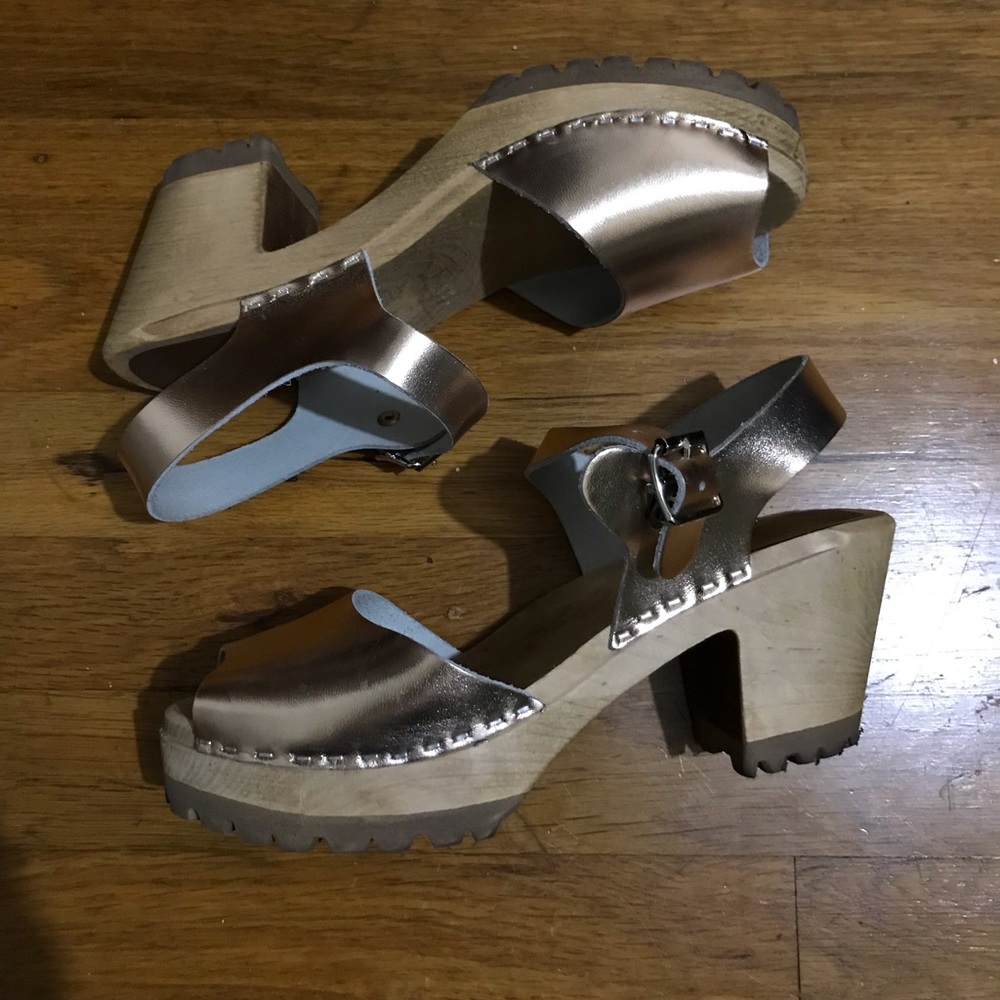 MIA Metallic Rose Gold Leather Platform Clog Sandals